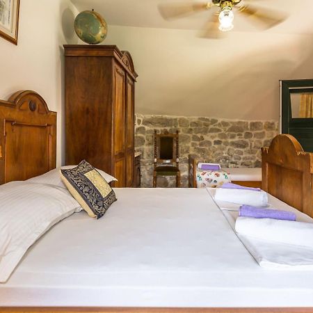Вилла Mini Stone House Омиш Экстерьер фото