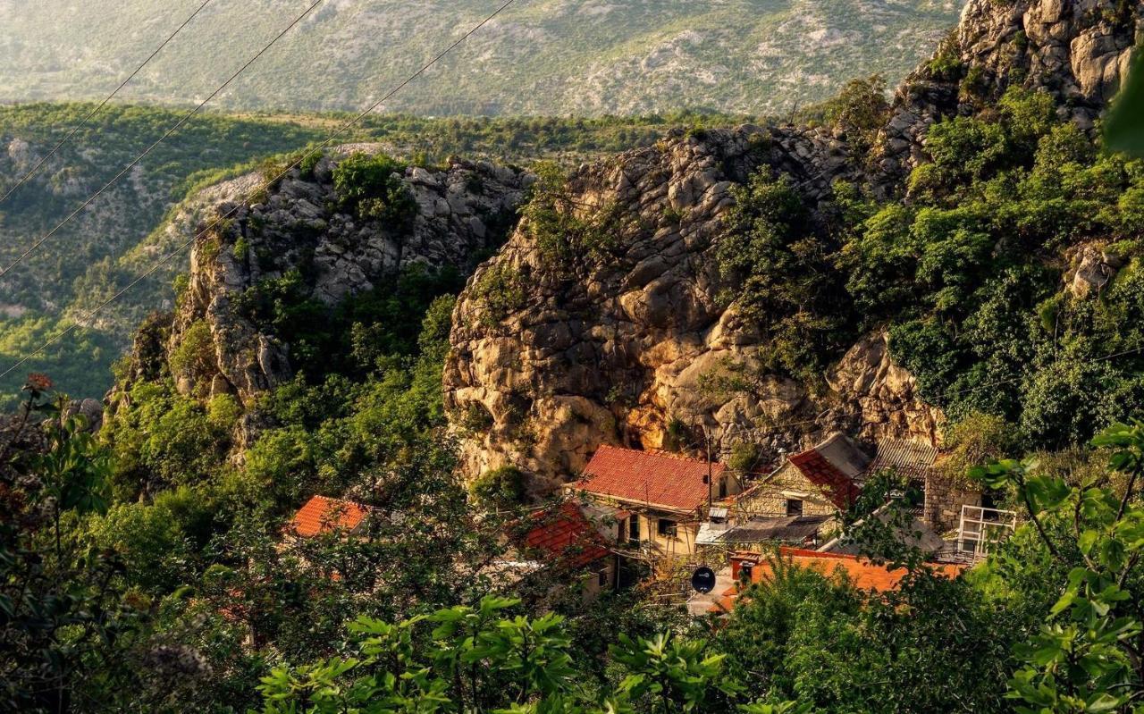 Вилла Mini Stone House Омиш Экстерьер фото