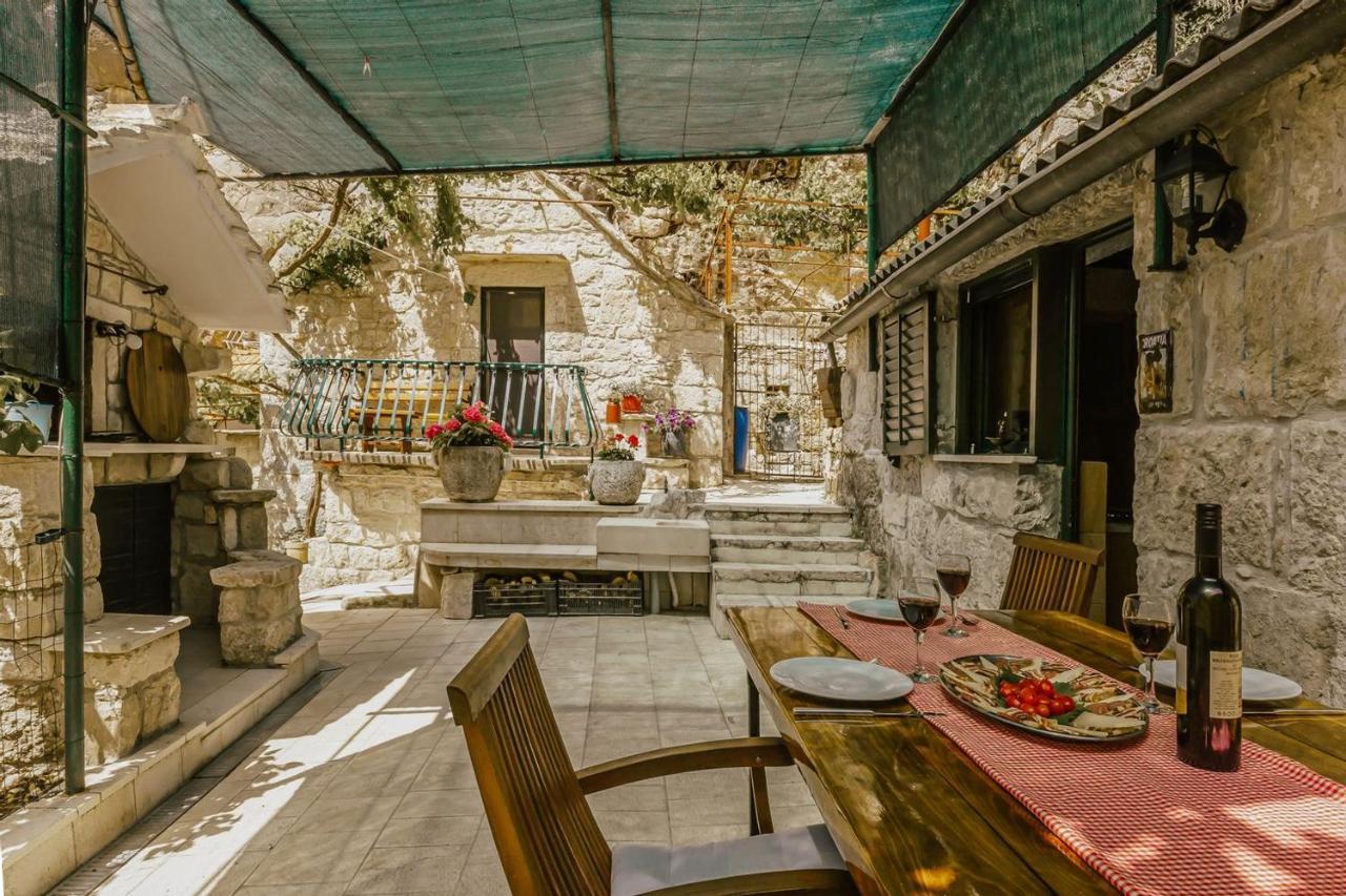 Вилла Mini Stone House Омиш Экстерьер фото