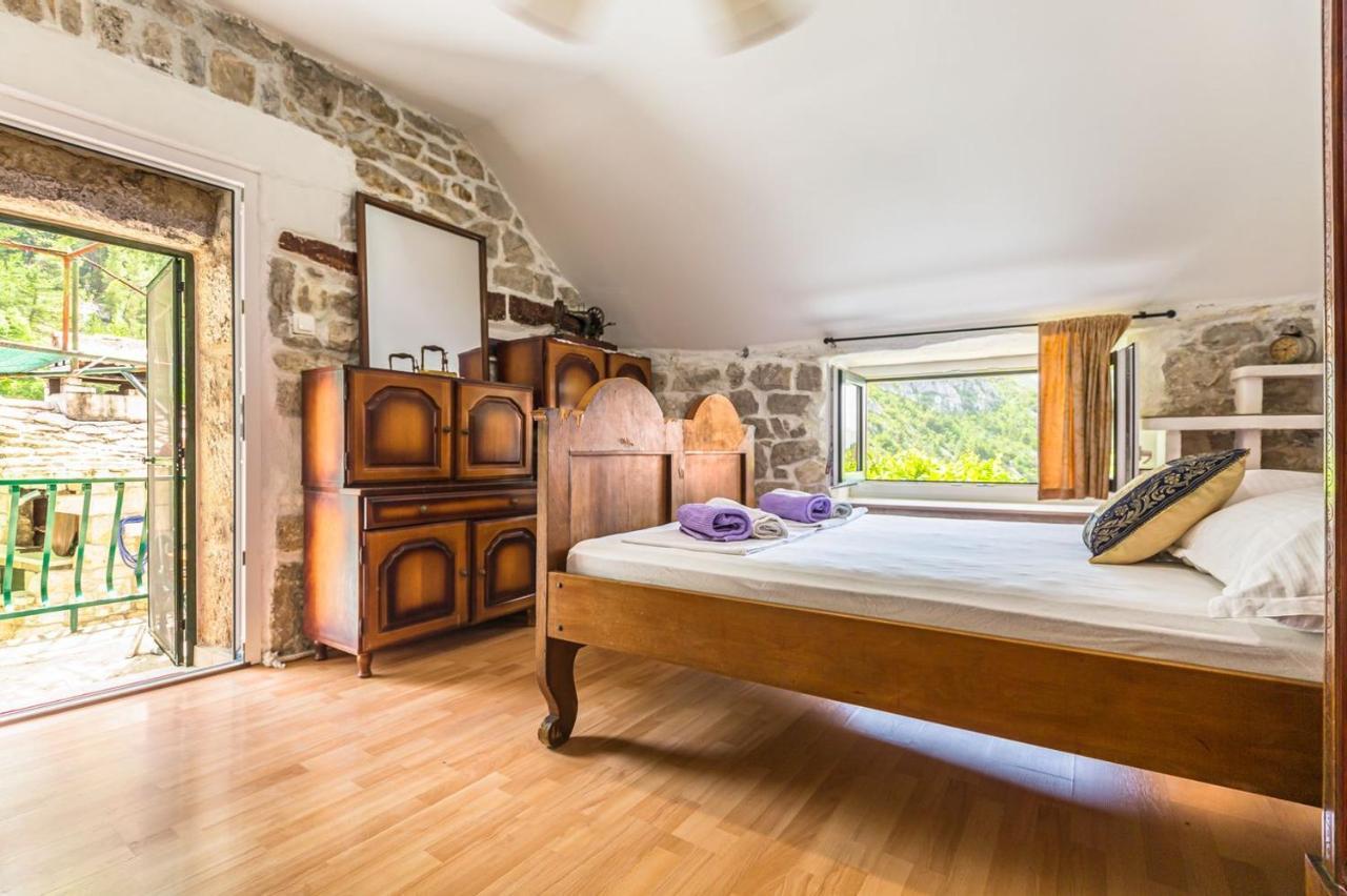 Вилла Mini Stone House Омиш Экстерьер фото