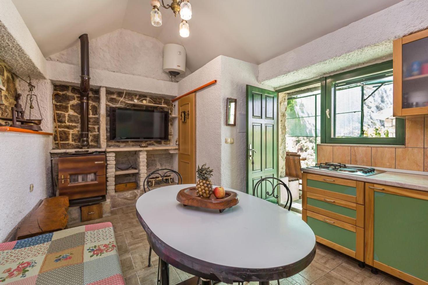 Вилла Mini Stone House Омиш Экстерьер фото