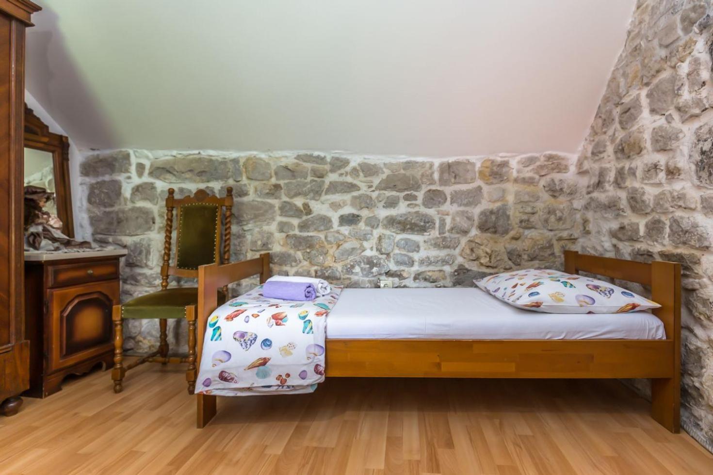 Вилла Mini Stone House Омиш Экстерьер фото