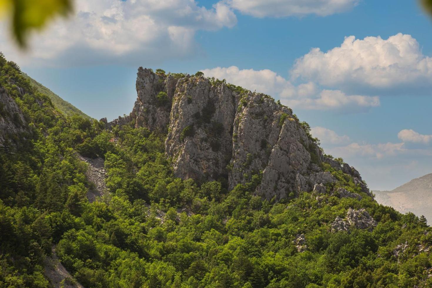 Вилла Mini Stone House Омиш Экстерьер фото