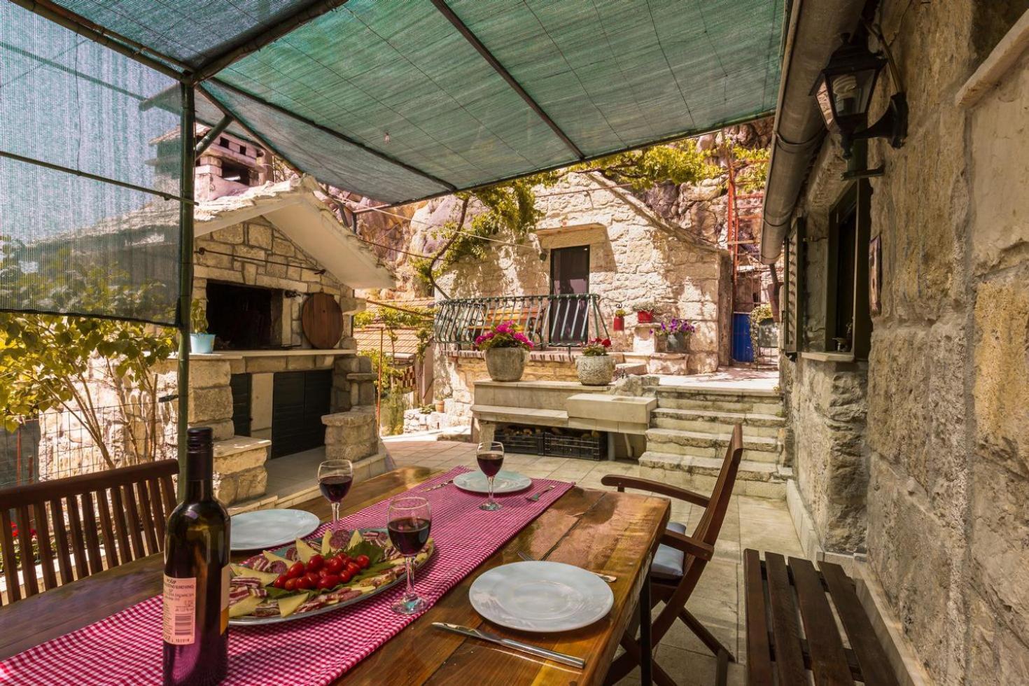 Вилла Mini Stone House Омиш Экстерьер фото