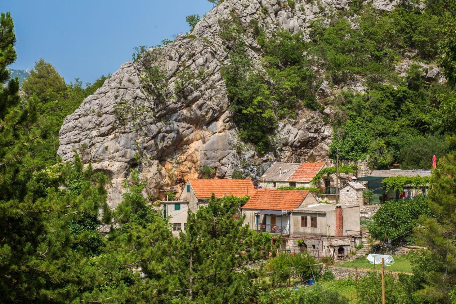 Вилла Mini Stone House Омиш Экстерьер фото